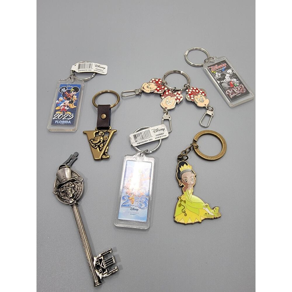 Walt Disney Keychains Lot - Picture 10 of 10
